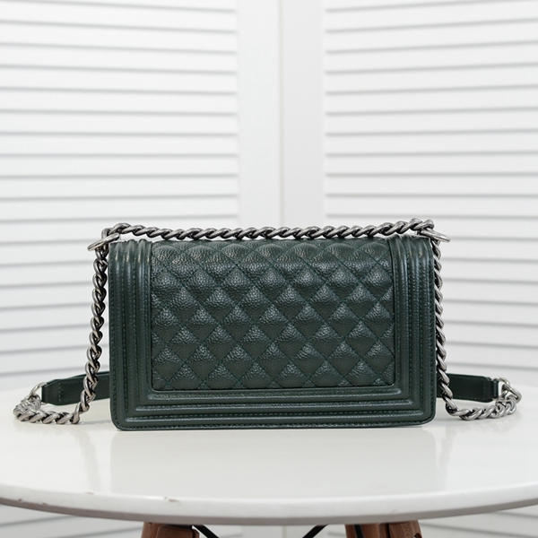 シャネルバッグ側面デザイン